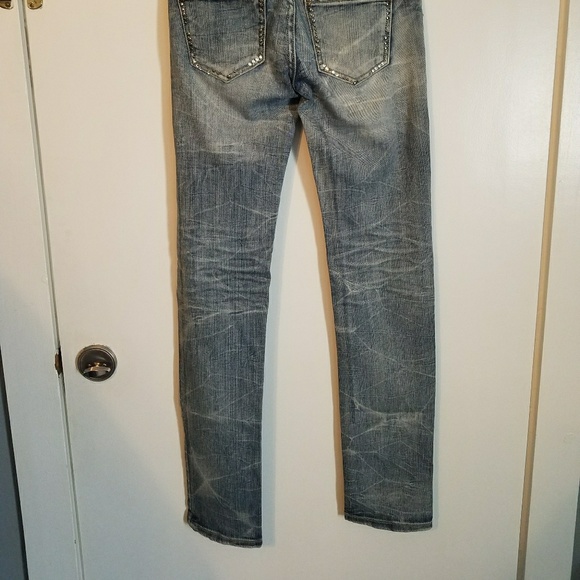 Light washed ripped jeans with adorable gems - Picture 4 of 5
